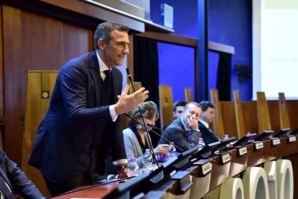 Coronavirus , lunedì convegno al Rotary Napoli