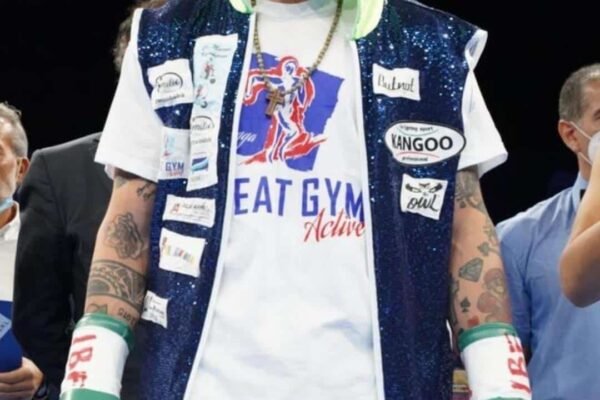 Frattura del malleolo peroneale per il pugile Valentino