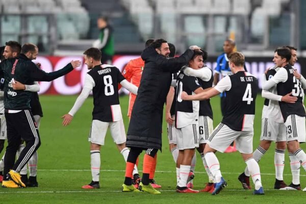 Stop a baci e abbracci, il buon esempio dello sport