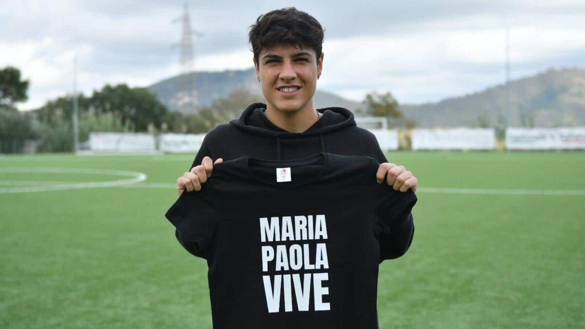 Napoli femminile: stop omotransfobia e misoginia