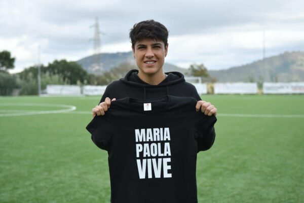 Napoli femminile: stop omotransfobia e misoginia