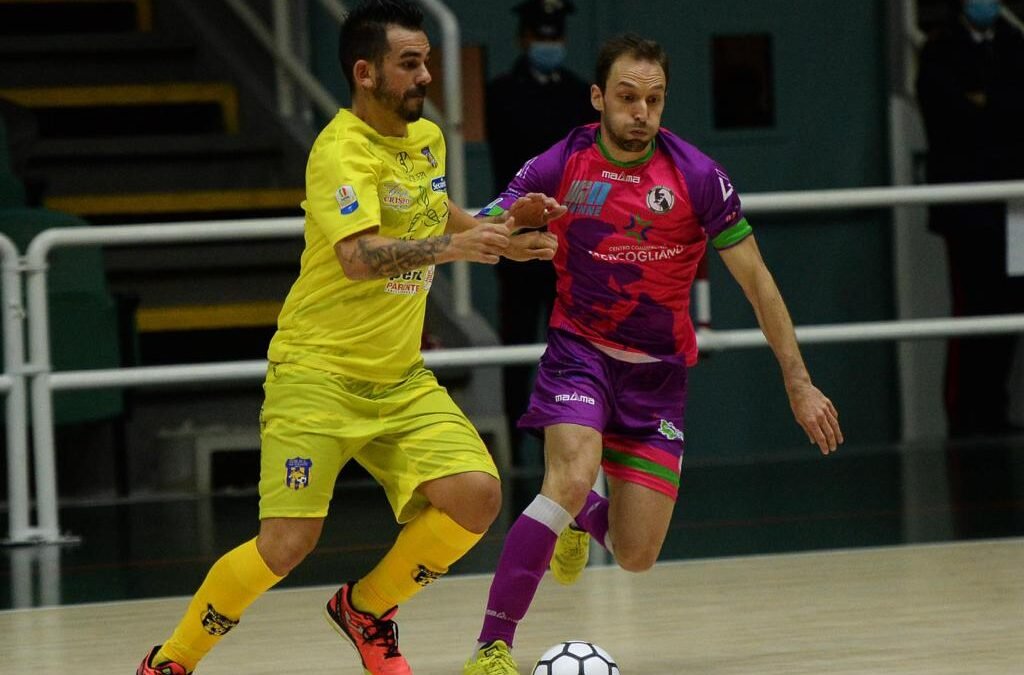 Sandro Abate super nel derby, pari della Feldi Eboli