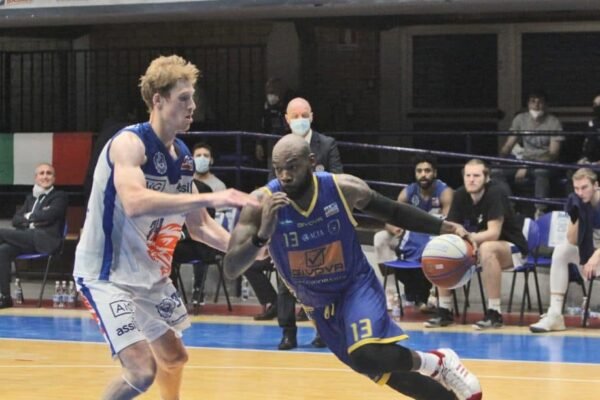 Scafati, la forza e l’orgoglio: blitz a Latina