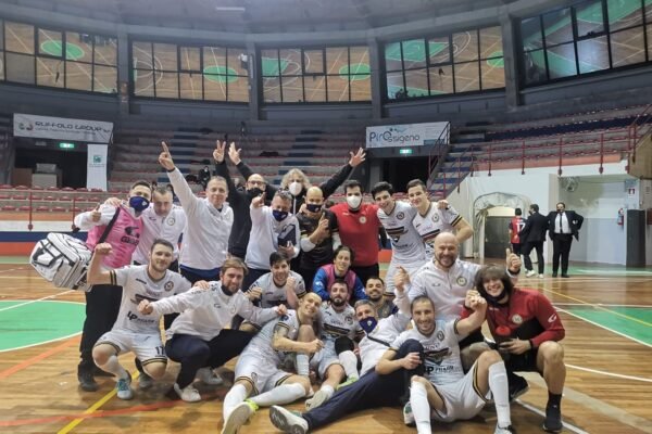 FF Napoli: superata Cosenza, è ancora in vetta