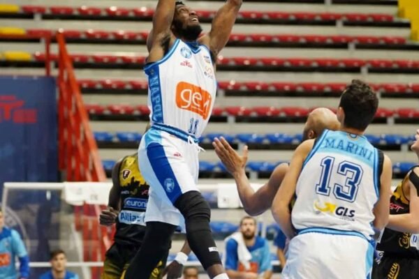 Gevi Napoli, travolta San Severo al PalaBarbuto