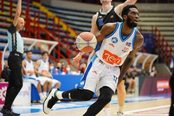 Final Eight, Gevi Napoli da sballo: batte Tortona ed è in finale