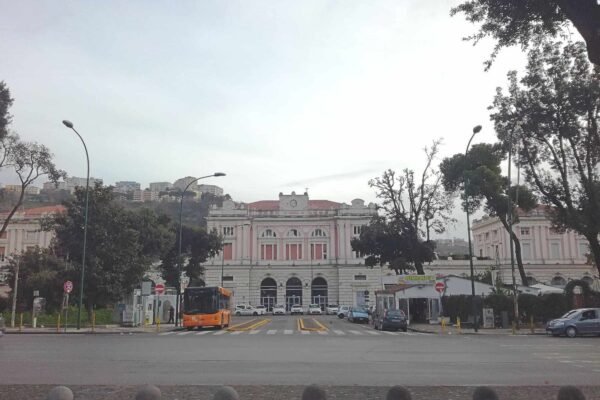 Una stazione per Diego, De Luca “batte” sul tempo De Magistris