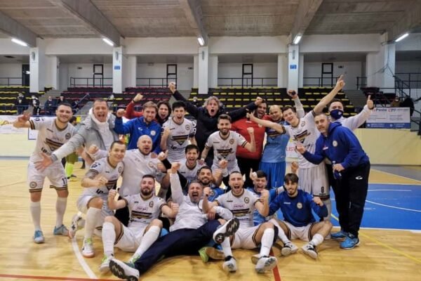 Il Napoli suona la “nona”, sbancata Polistena e vetta più salda