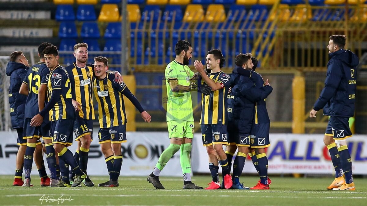 Juve Stabia, fine consensuale con ds Ghinassi