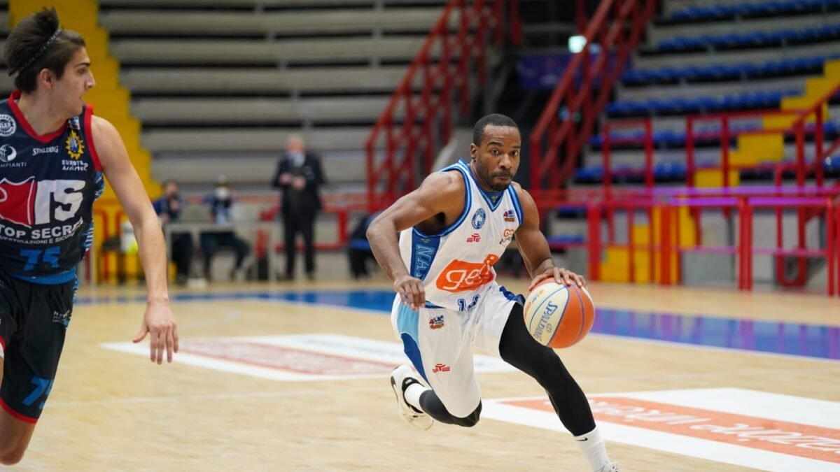 Gevi Napoli Basket, Josh Mayo torna negli Stati Uniti