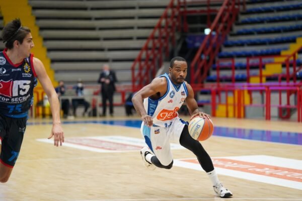 Gevi Napoli Basket, Josh Mayo torna negli Stati Uniti