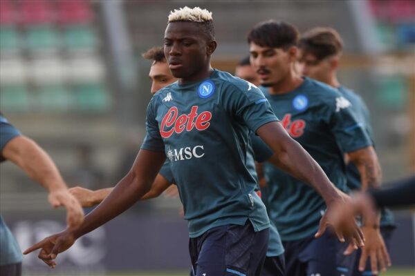 Napoli, riecco Osimhen: l’Asl lo libera ma ora è negativo