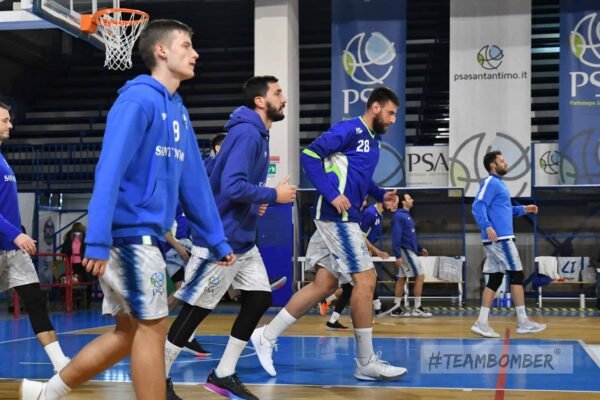 La Geko aspetta Pozzuoli per il derby di serie B