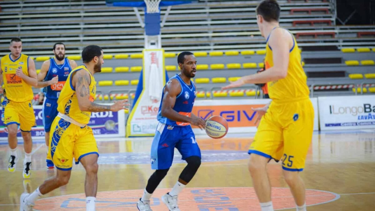 Napoli basket da urlo, Scafati si inchina nel derby