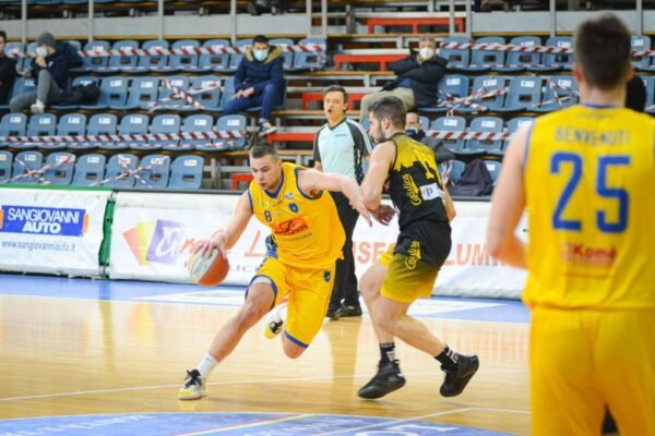 Givova Scafati, quinto successo di fila: San Severo si arrende