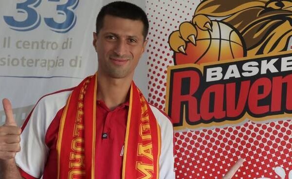 Cinciarini super: 40 punti e Scafati affonda al PalaMangano, passa Ravenna