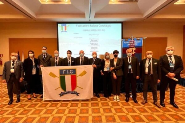 Canottaggio, Giuseppe Abbagnale confermato alla presidenza