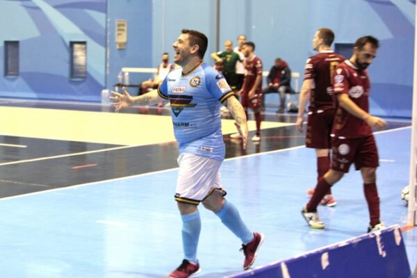 FF Napoli vola, k.o. anche Bovalino