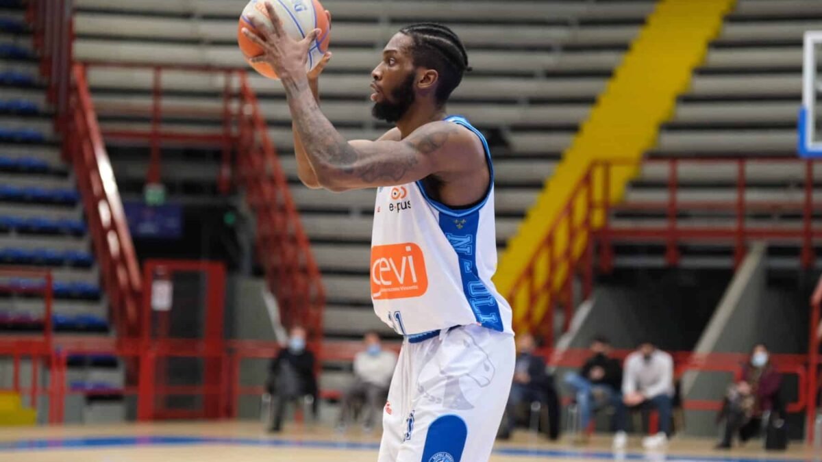 Gevi Napoli punita nel finale, Ravenna passa al PalaBarbuto