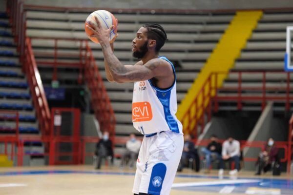 Gevi Napoli punita nel finale, Ravenna passa al PalaBarbuto