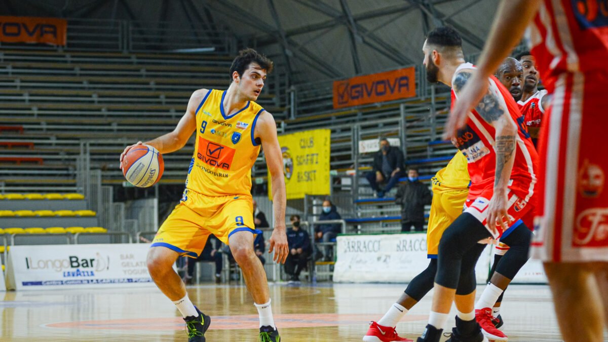 Scafati-show, al PalaMangano dominata Forlì (79-60)