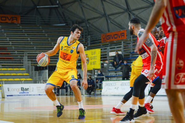 Scafati-show, al PalaMangano dominata Forlì (79-60)