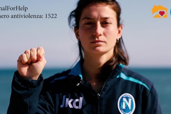 #SignalForHelp, Napoli femminile e Cooperativa Eco per supportare le donne