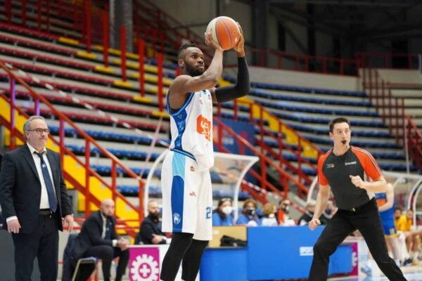 Gevi-Givova, il derby si tinge d’azzurro e Napoli sorride