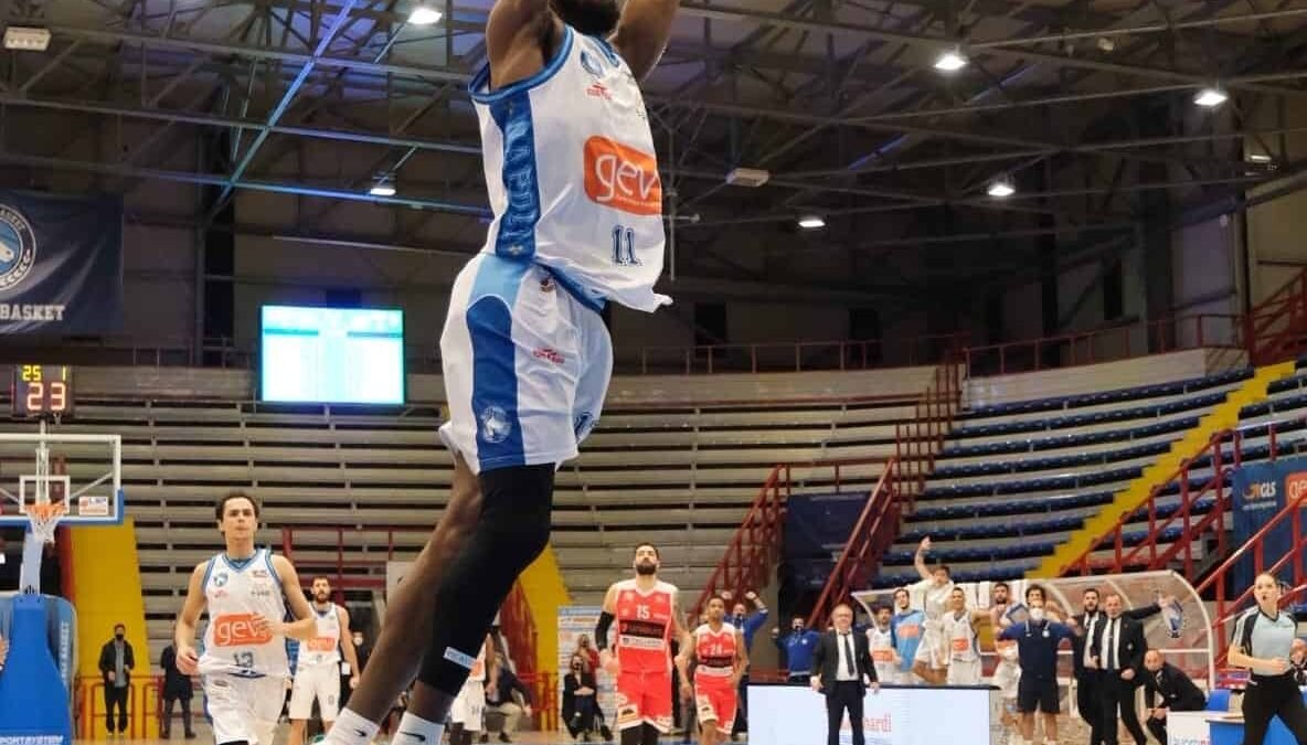 Gevi Napoli, prova di forza: la Unieuro Forli si arrende al PalaBarbuto