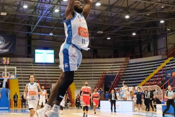 Gevi Napoli, prova di forza: la Unieuro Forli si arrende al PalaBarbuto