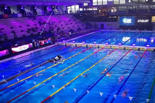 Scandone chiusa, crolla un solaio: la pallanuoto ancora al palo