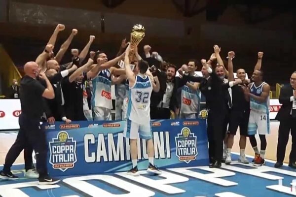 De Luca si complimenta con la Gevi Napoli, e l’FF Napoli in serie A?