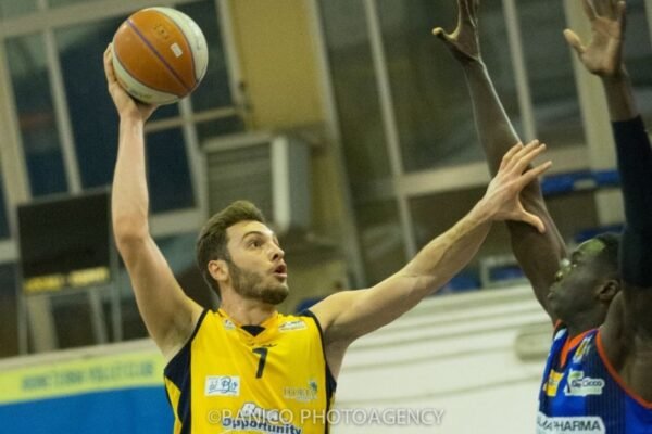 Virtus Pozzuoli, stasera match a Monopoli