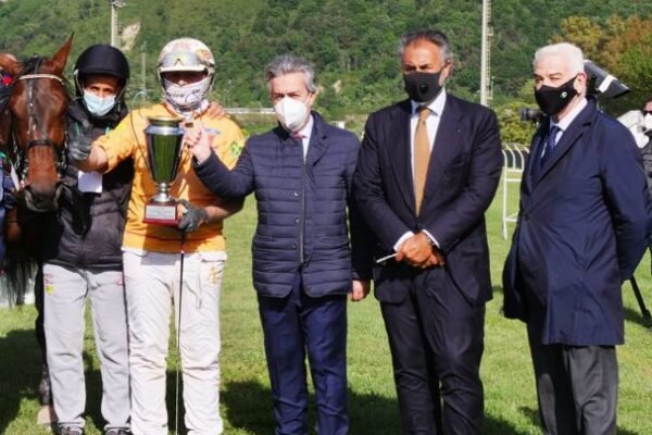 Ippica, Mipaaf: presto il ritorno del pubblico negli ippodromi