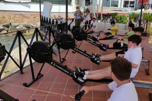 Posillipo, iniziati allenamenti di canottaggio per progetto “Scuola Viva”