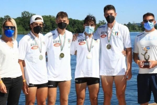 Posillipo super agli itialiani junior di canottaggio