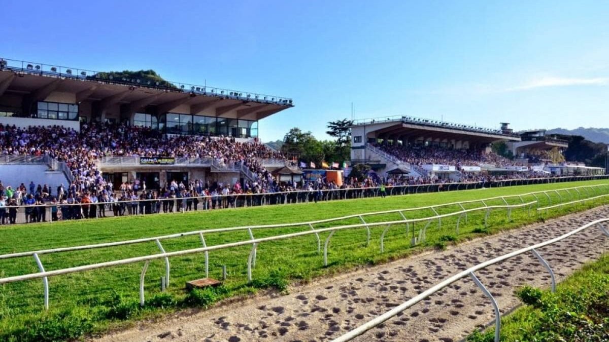 Ippica, da oggi corse in notturna all’ippodromo di Agnano