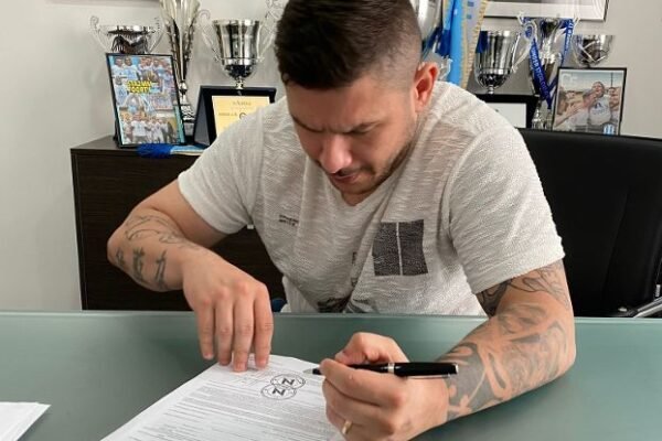 Foglia rinnova col Napoli Futsal: “Qua sono rinato”. Il presidente Perugino: “Una scelta romantica”