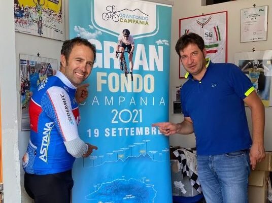 Gilberto Simoni alla partenza della Granfondo Campania