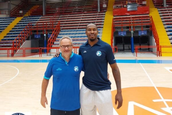 Gevi, Jason Rich è arrivato a Napoli