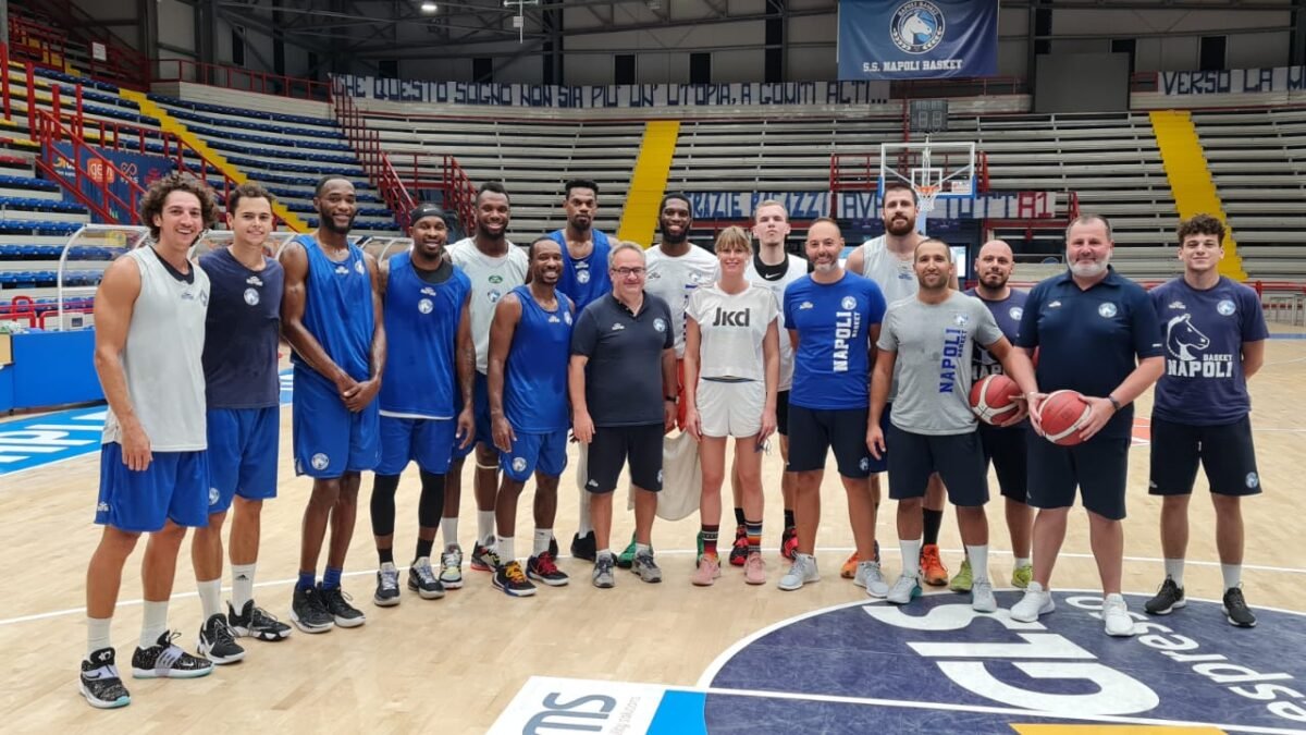 Federica Pellegrini a Napoli incontra la Gevi al PalaBarbuto