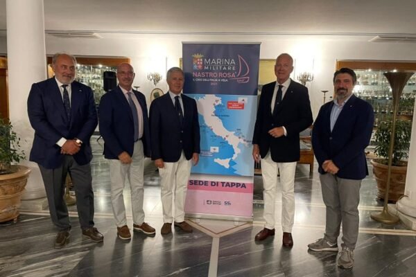 Nastro Rosa Tour 2021 a Napoli con Marina Militare e RYCC Savoia