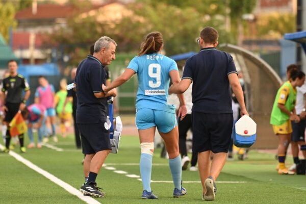 Napoli femminile, per Deppy distorsione al ginocchio: no all’intervento