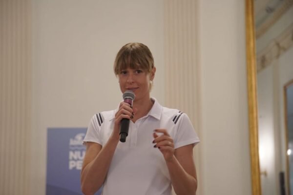 Federica Pellegrini dona 20 borse di studio di nuoto Jaked ai bambini