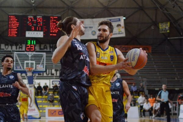 Givova Scafati senza freni, Eurobasket Roma ko