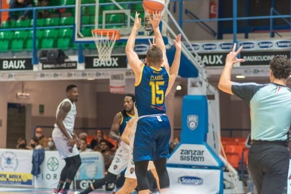 Givova Scafati, terza vittoria di fila a Brindisi contro Nardò