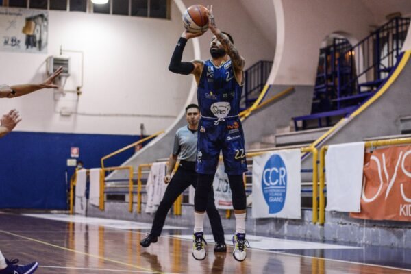 Geko, che tonfo: Pozzuoli vince il derby al PalaErrico