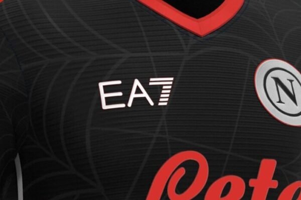 Napoli, ecco la nuova maglia stile Halloween: i costi VIDEO