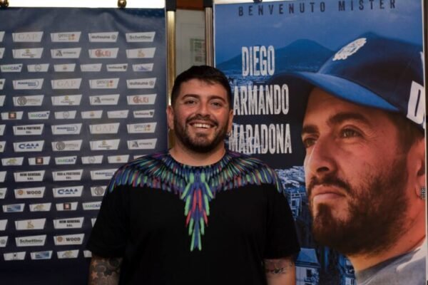 Maradona, maglia celebrativa in rete, Diego jr: “Siamo sconcertati”