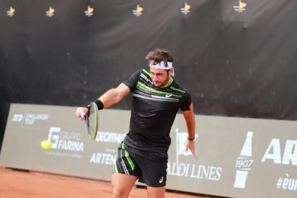 Tennis Napoli Cup, cinque italiani ai quarti: Travaglia domina